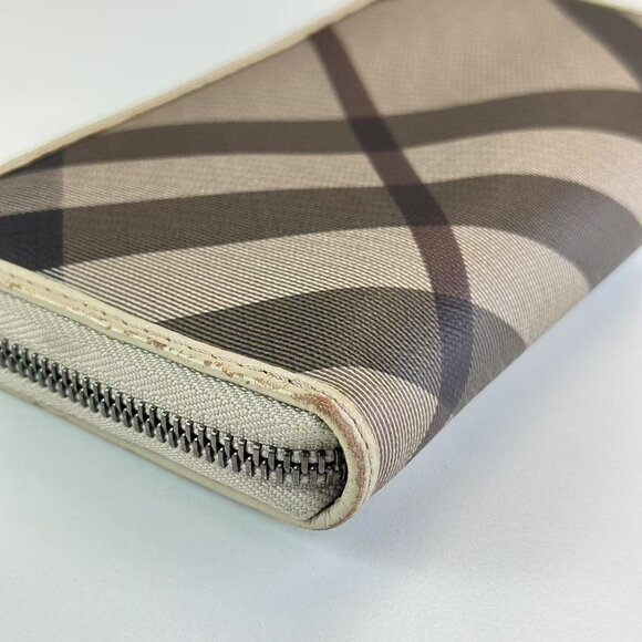 Burberry Signature Logo Wallet - Picture 5 of 7